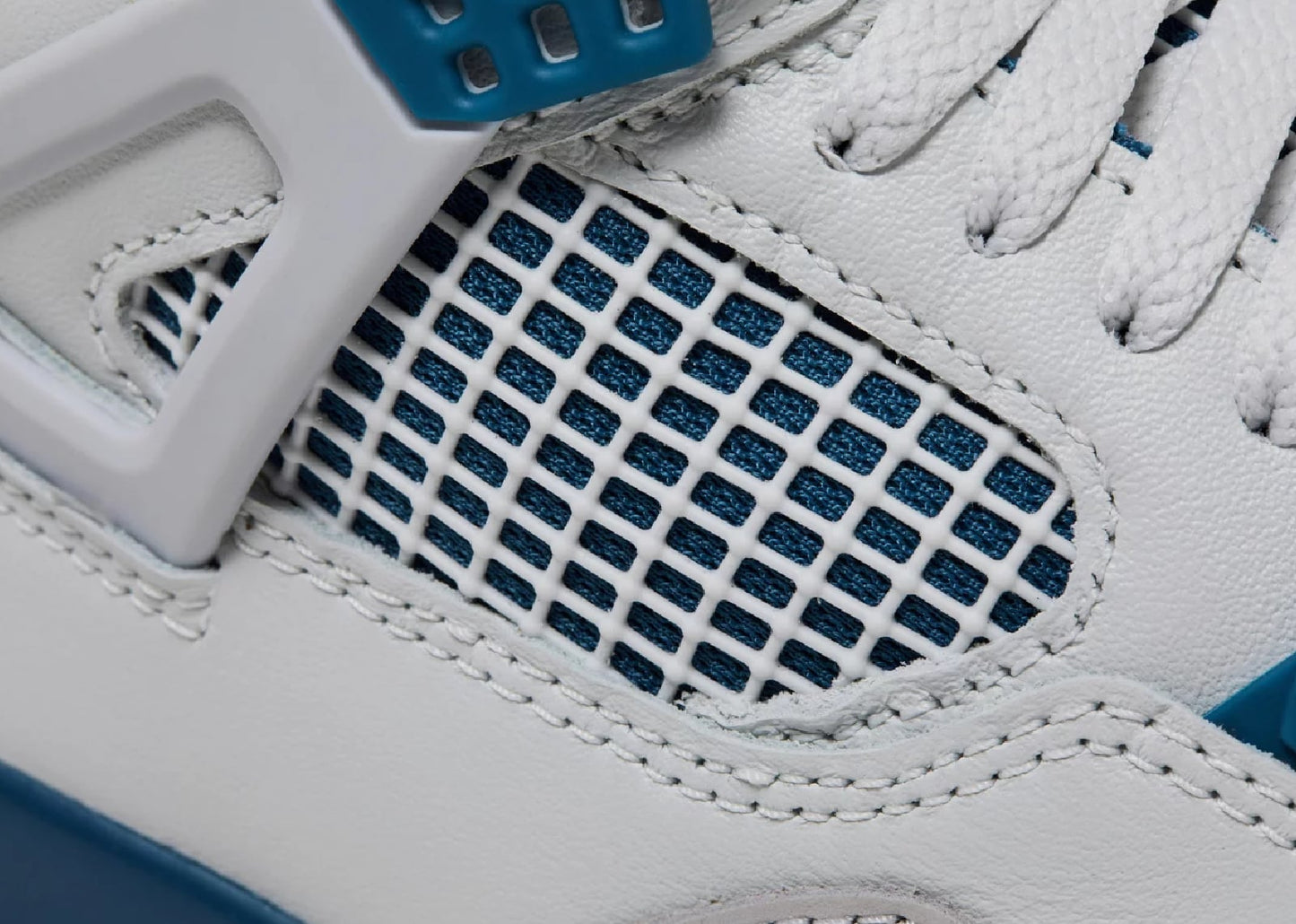 Air Jordan 4 Retro Military Blue (2024)