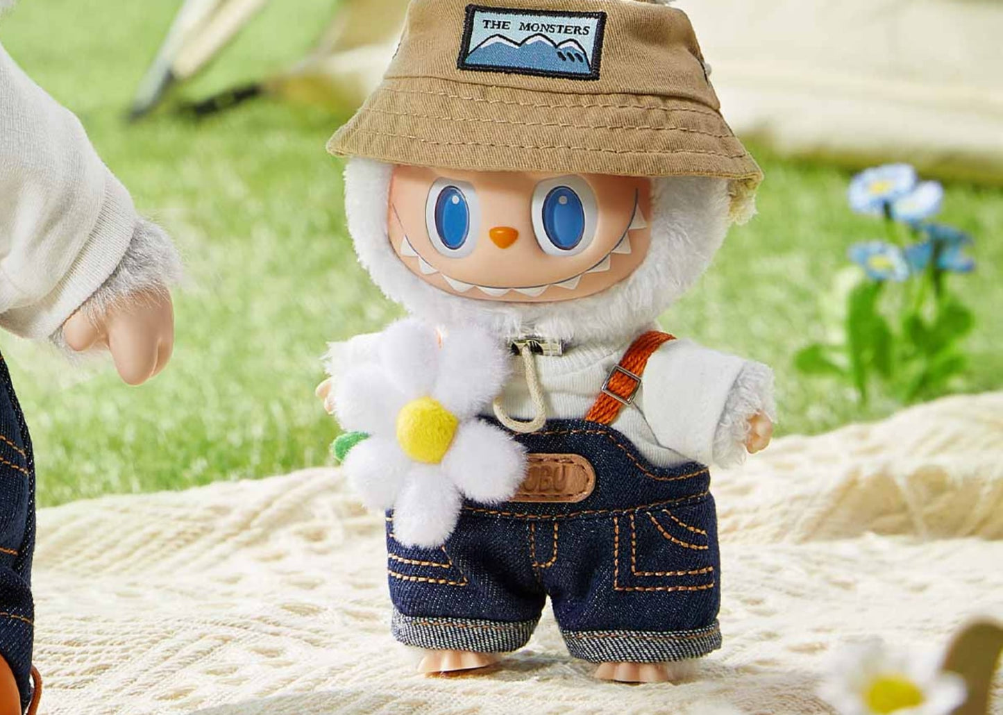 Labubu The Monsters Fall In Wild Vinyl Plush Doll Pendant Keychain