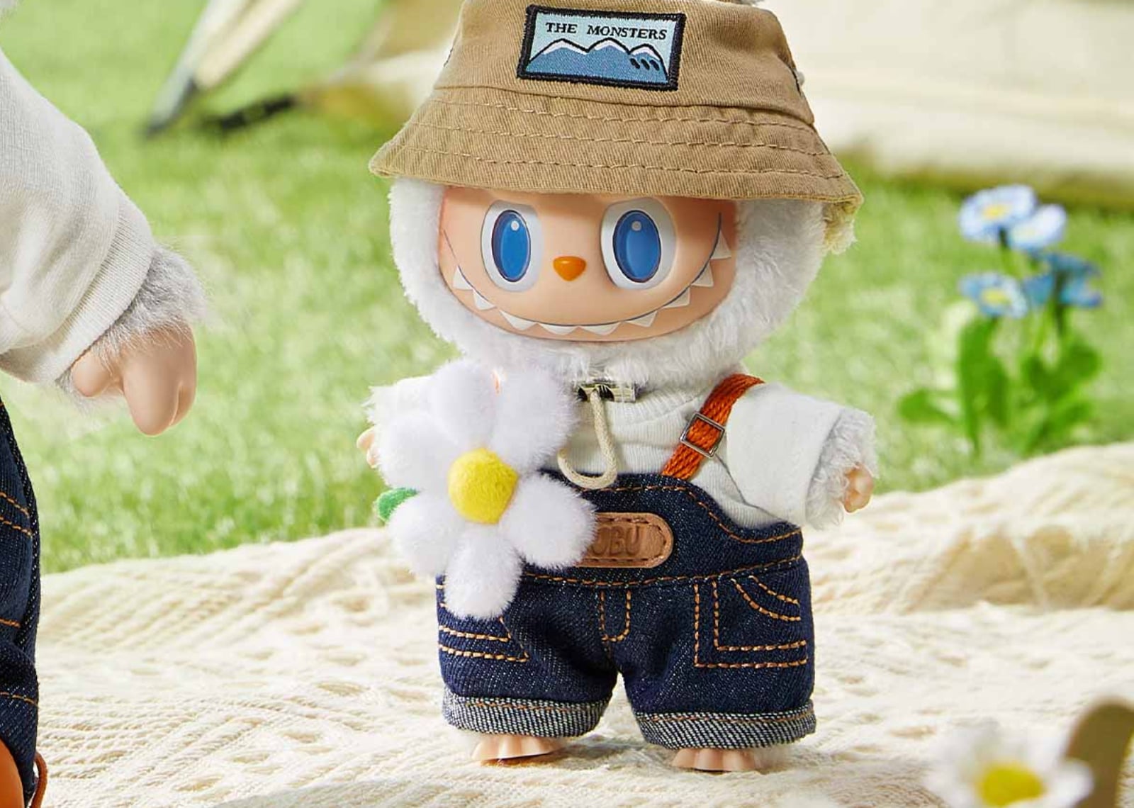Labubu The Monsters Fall In Wild Vinyl Plush Doll Pendant Keychain