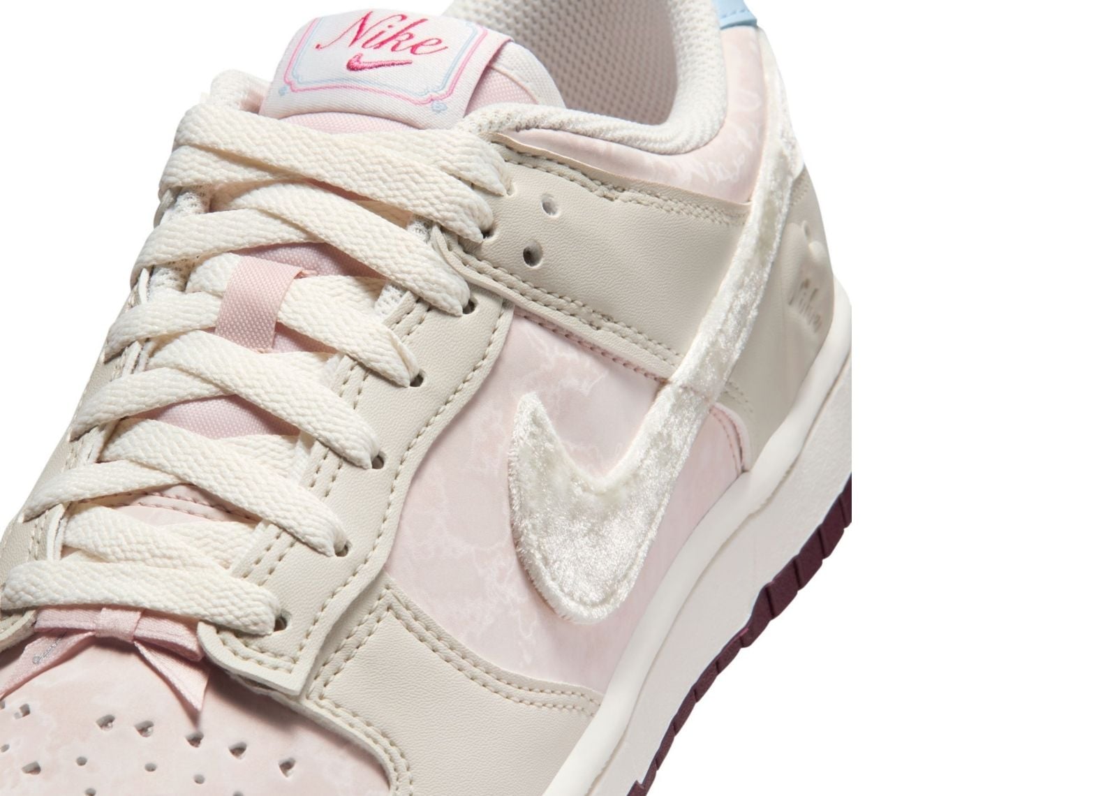 Dunk Low Valentine's Day (2026) (W)
