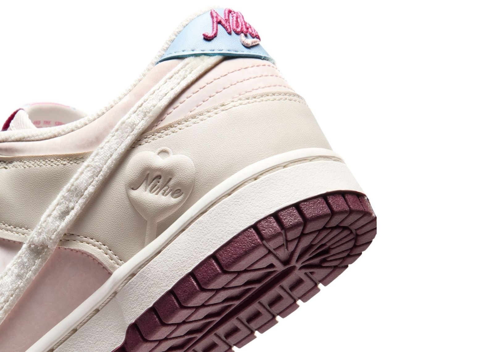 Dunk Low Valentine's Day (2026) (W)