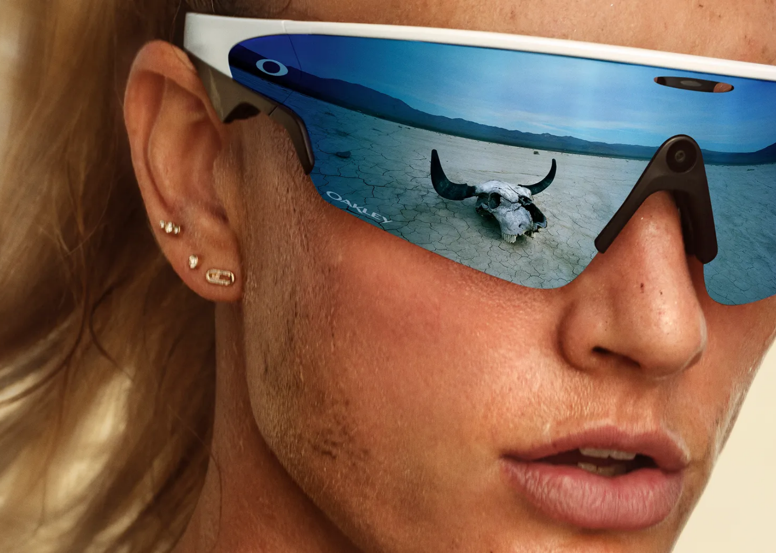 Meta Vanguard AI Smart Glasses Prizm Sapphire Lens White