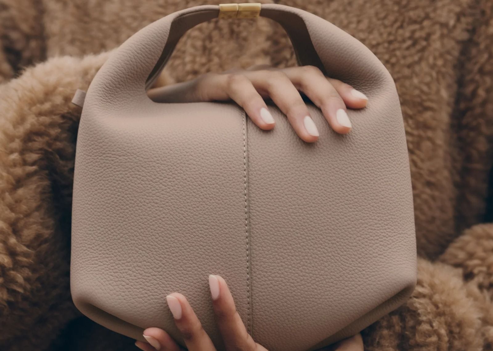 Béri Edition Textured Taupe