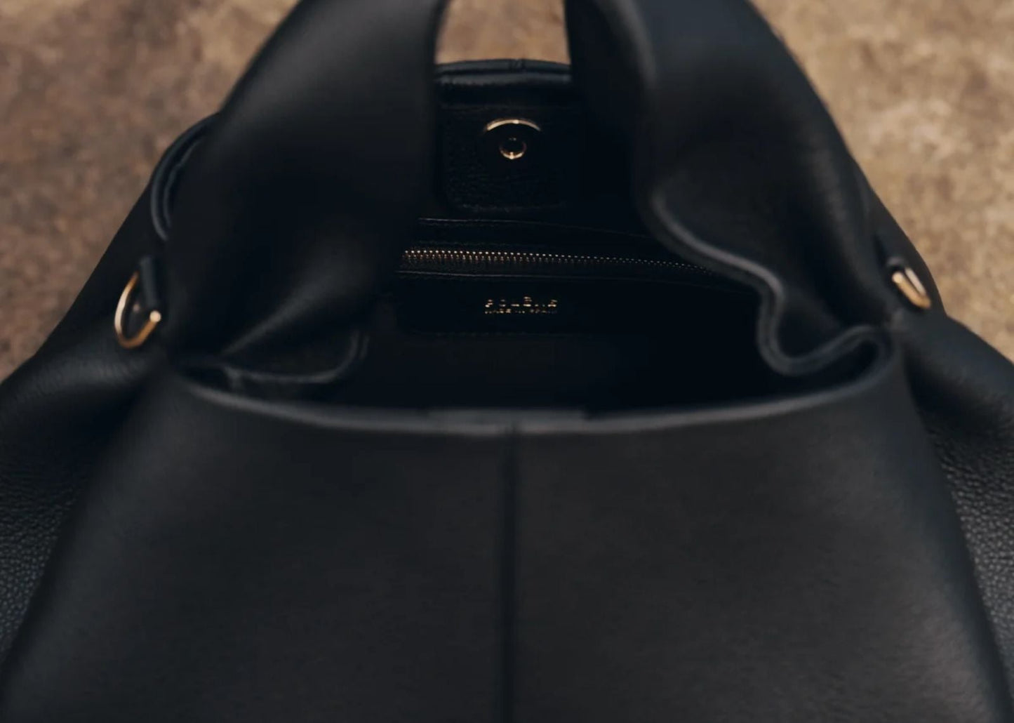 Numéro Neuf Edition Textured Black